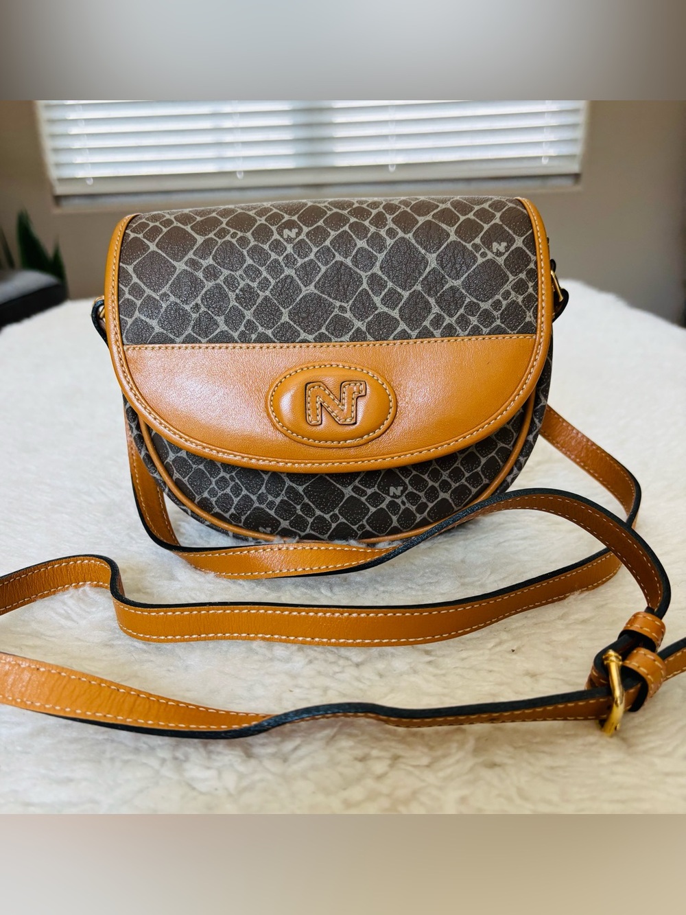 Nina Ricci Vintage Brown Leather Small Shoulder/Crossbody Bag size 7”x5.5”x3”